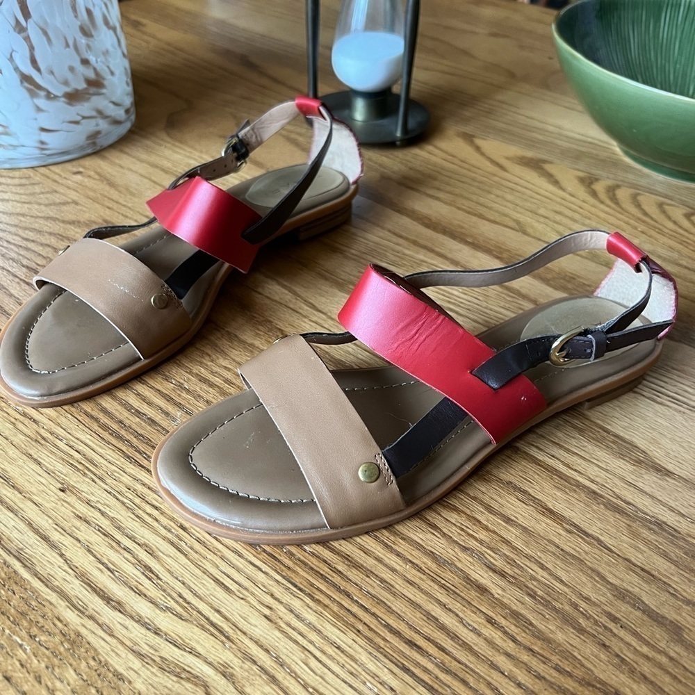 Tahari Shoes Womens Size 7.5M Aura Leather Sandals Strappy Buckle Flats - Picture 1 of 8
